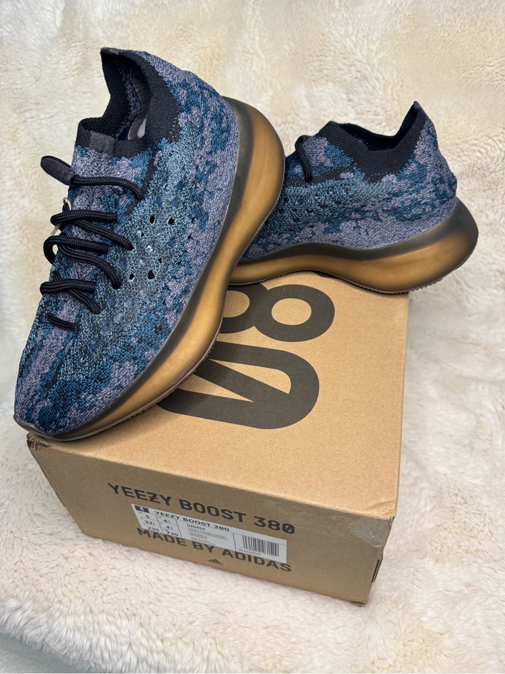 New 🆕 adidas Yeezy Boost 380 Men’s size 5